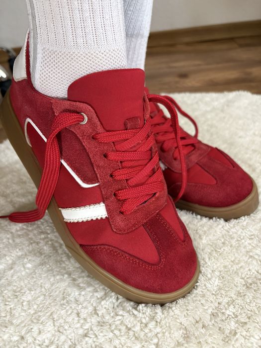 Кроссовки женские