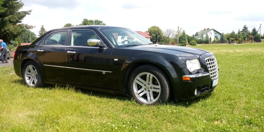 sprzedam samochód osobowy Chrysler 300 C