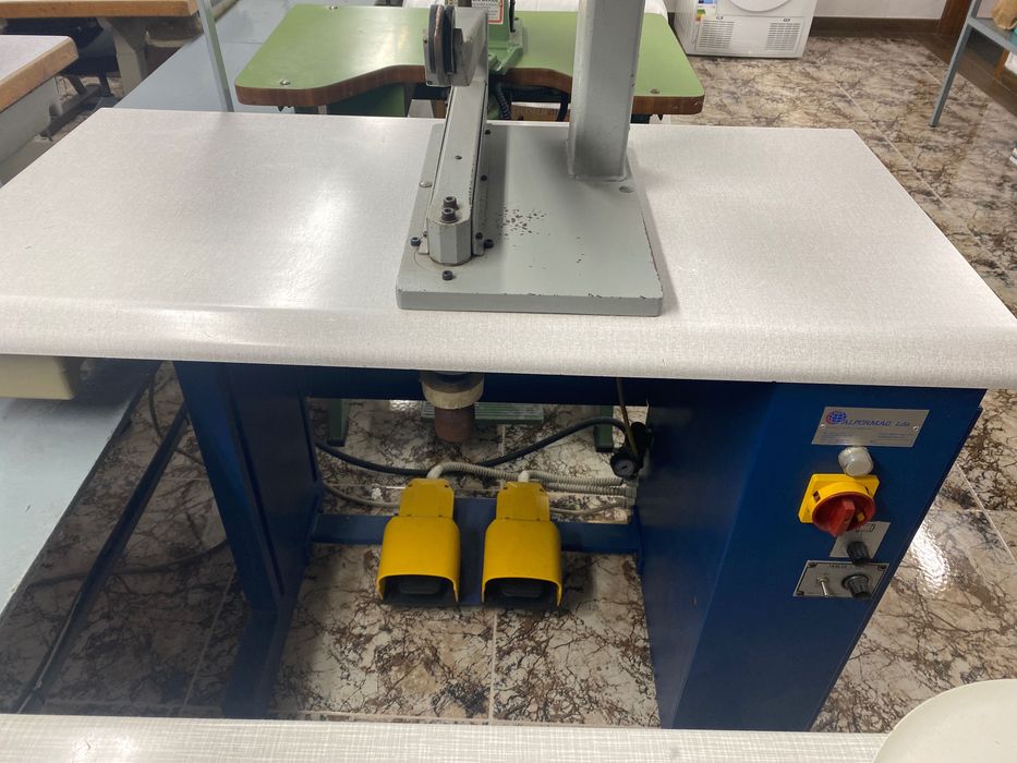 Máquina rebater costuras / fita calçado