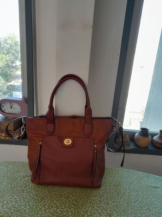 Vendo Mala de Senhora muito bonita como nova