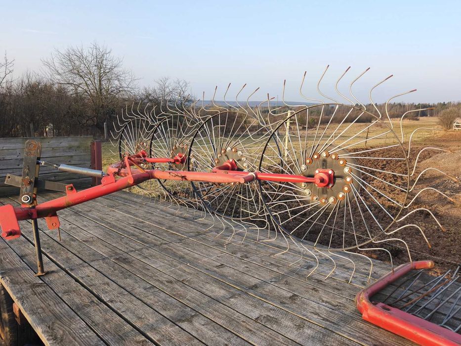 Zgrabiarka czterogwiazdowa podwieszana