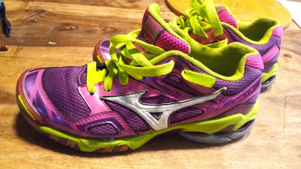 Buty sportowe na halę mizuno