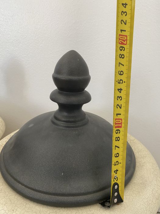 Taças brancas com tampa