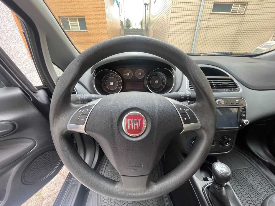 Fiat Punto Evo 2011 usado e bem estimado