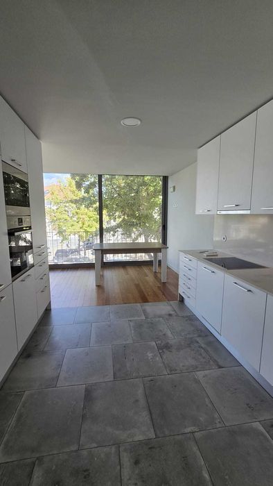 Apartamento T2 de luxo ao pé das Escadas Monumentais