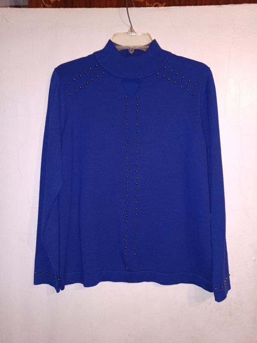 Мягенький красивый свитер 48-52 размер