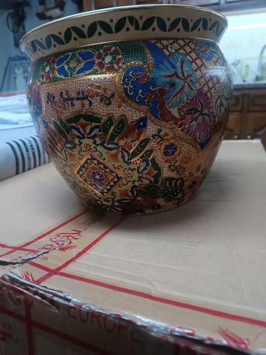 Vaso cachepot com pintura em relevo