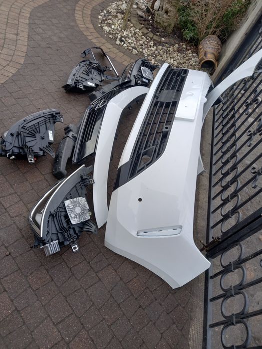 Opel Astra L Zderzak przedni z gryllem