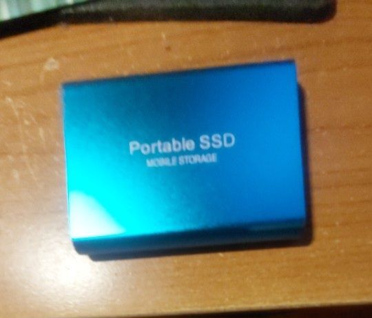 Внешний накопитель ssd, 2 тб в жёстком противоударном корпус