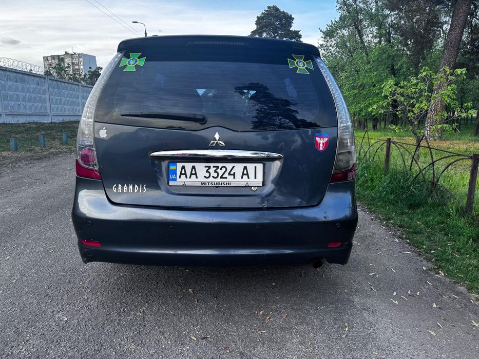 Mitsubishi Grandis 2006