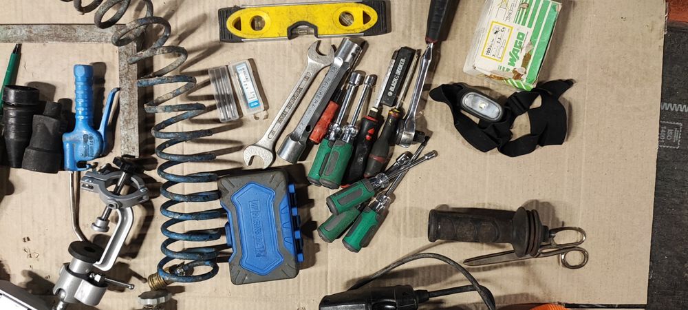 Venda de garagem  ferramentas e máquinas