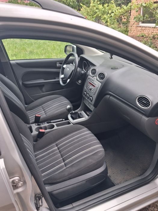 FORD Focus 1.6 бензин