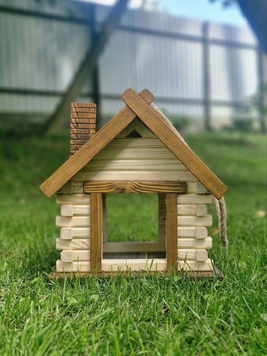 Дерев’яна  годівниця для птахів ручної роботи