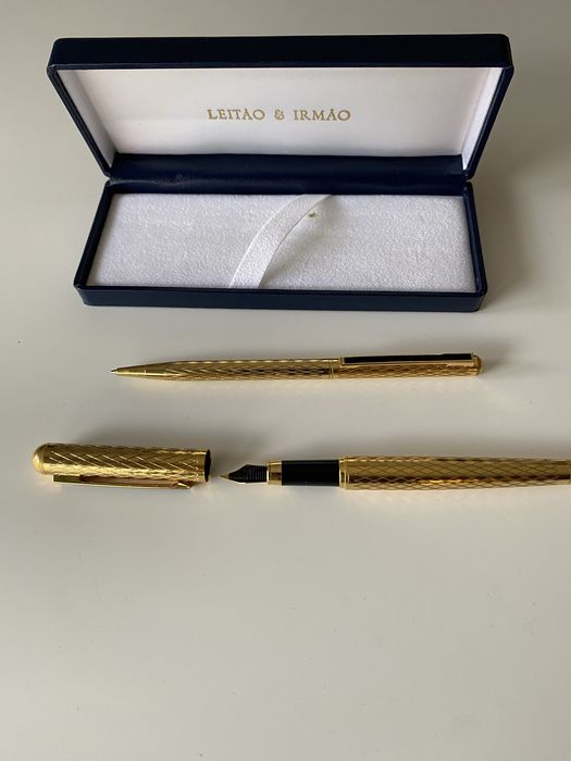 Conjunto de canetas novas com banho ouro