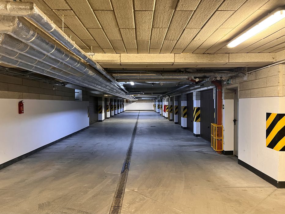 Garaż dwustanowiskowy 30 m² | Nowa Wygoda | prąd, niski czynsz