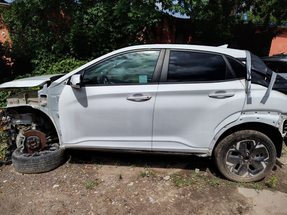 Двері Дверка Ліва задня права Hyundai Kona 18-23 77004J9020 Колір SAW