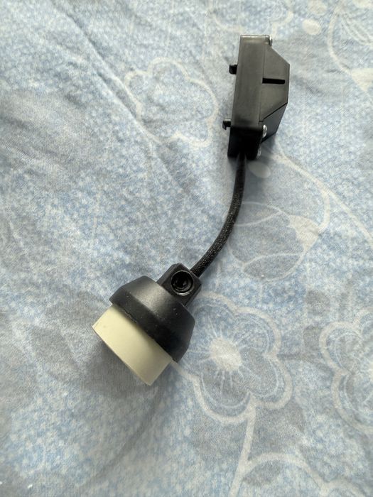 Łącznik do halogena