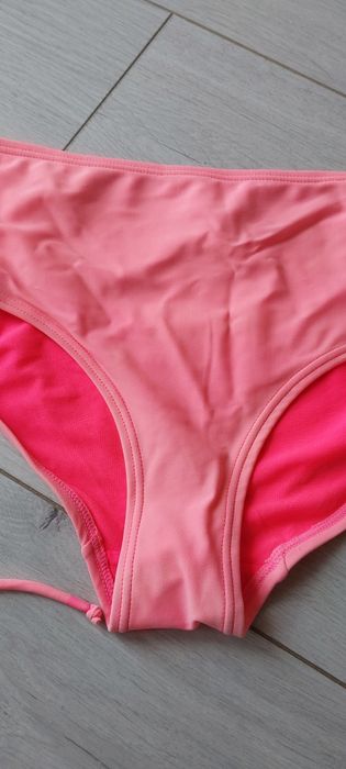 Majtki różowe bikini od stroju