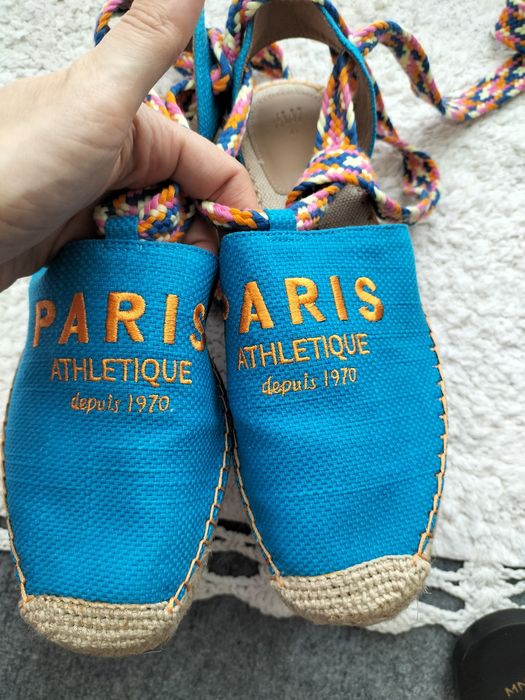 Świetne unikatowe espadryle z haftem i wiązaniem wokół kostki paris