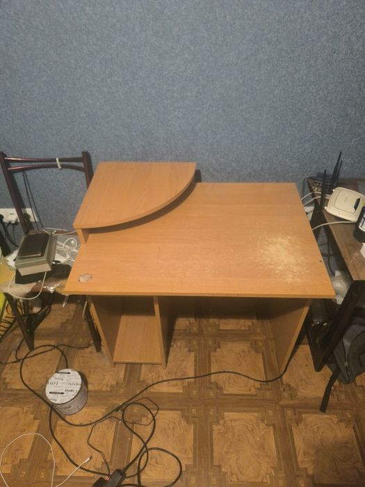 Стол для компьютера илм для уроков