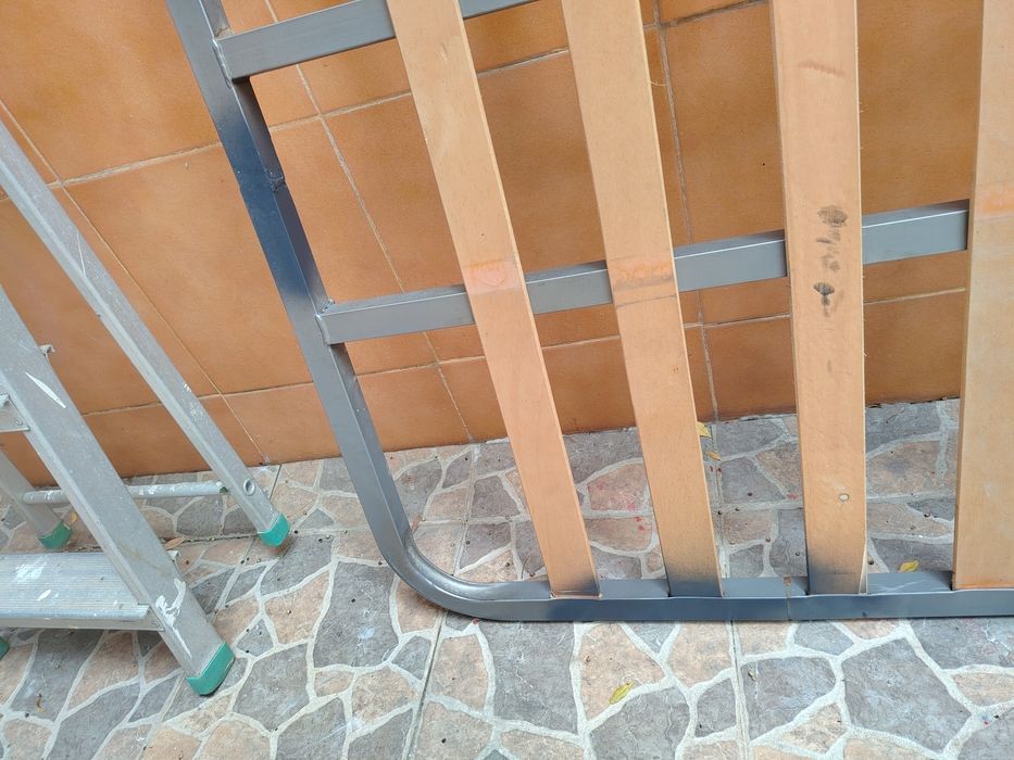 Estrado de cama de solteiro