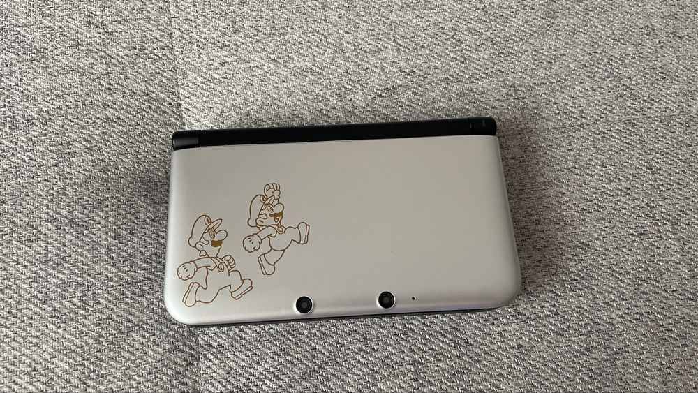 Nintendo 3DS XL Mario & Luigi Limited Edition