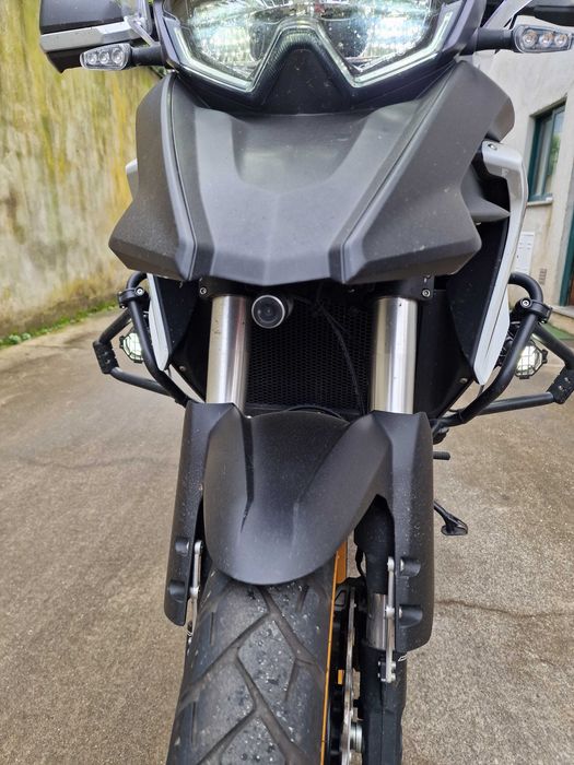 QJ SRT 700X como nova