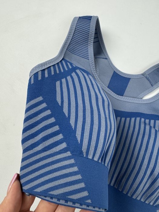 Спортивний топ Nike