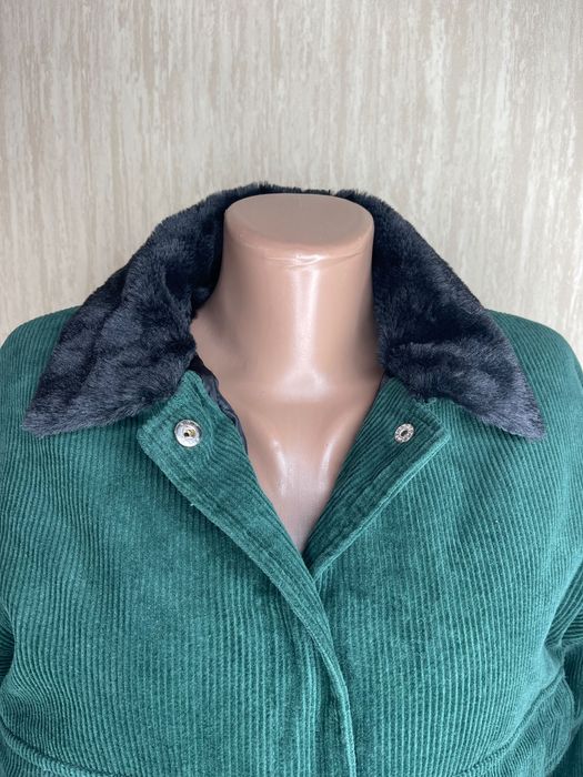 Новенька вельветова куртка з коміром зі штучного хутра