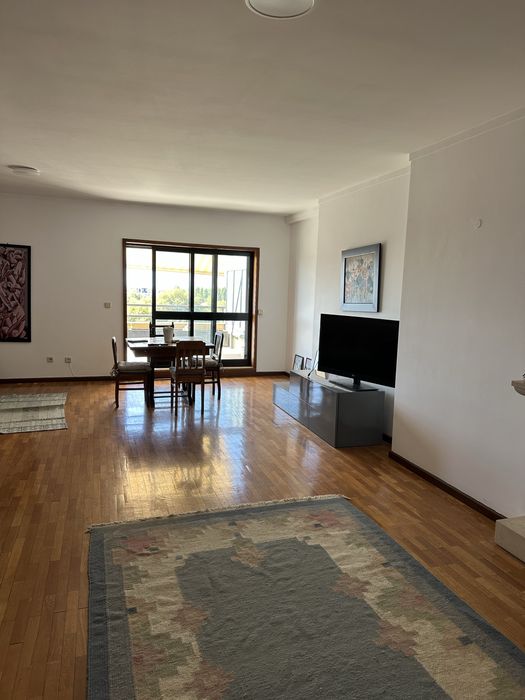 Alugo quarto no porto, perto da rotunda da boavista