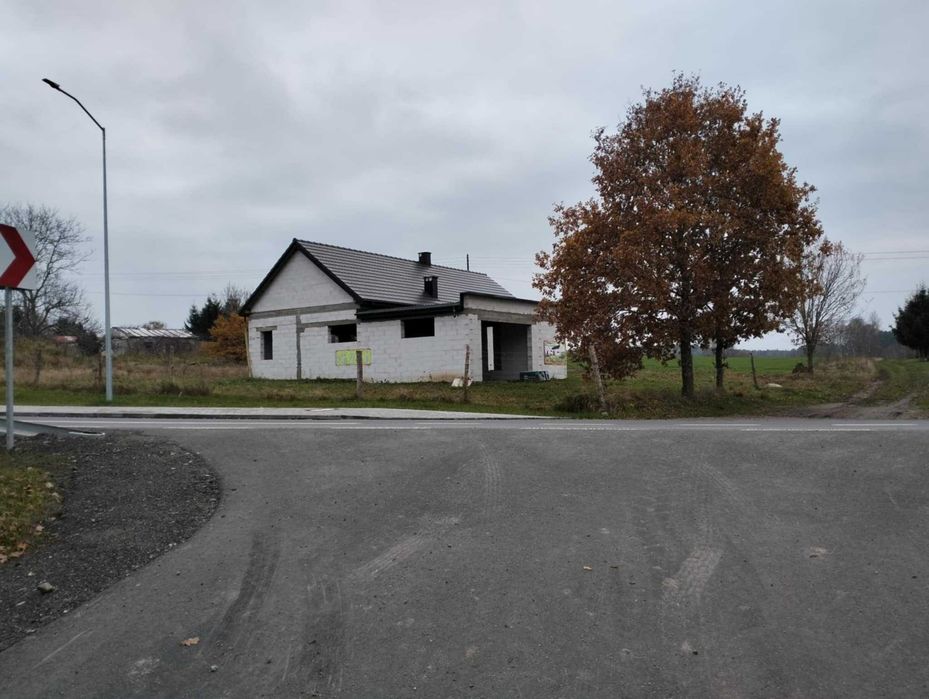 Dom wolnostojący jednorodzinny w stanie surowym