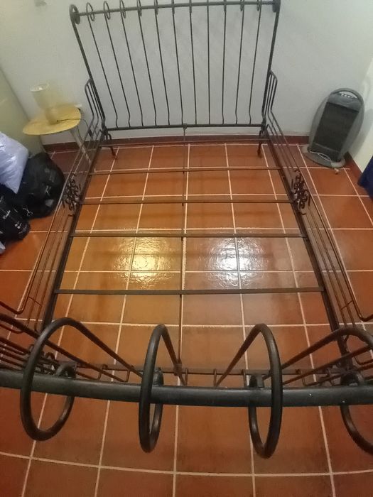 Cama em ferro  rústica