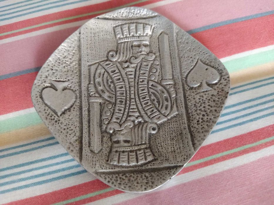 Cinzeiro Rei de Espadas mistura de estanho