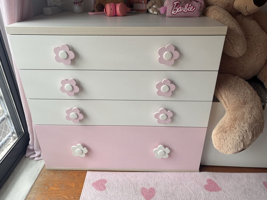 Cama  com colchão e cómoda quarto menina