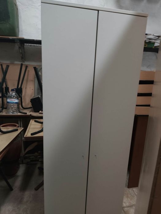 Roupeiro branco em bom estado