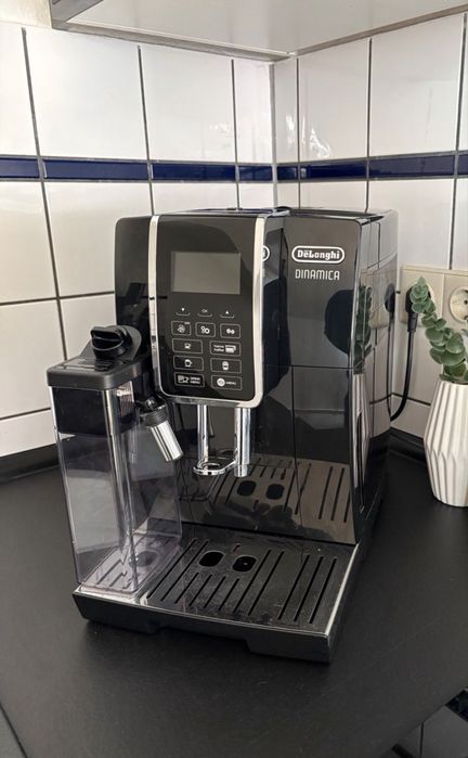 Кавомашина Delonghi Dinamica(пробіг 7тис.)