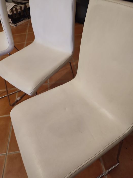 2 Cadeiras em napa branca