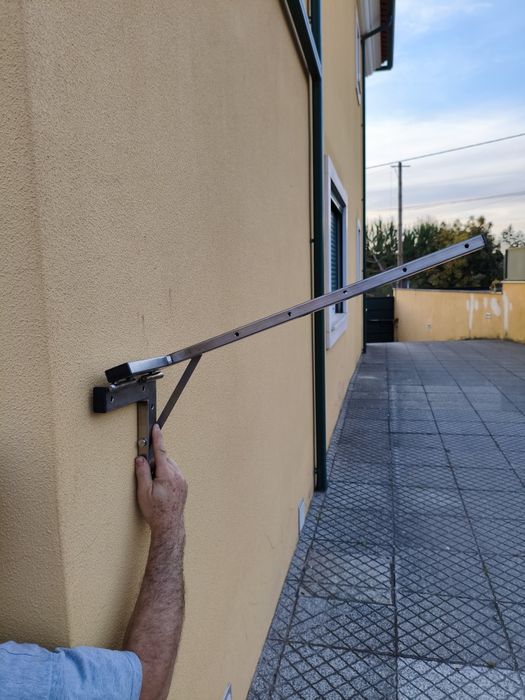Dois braços de estendal em inox, Rebatíveis, pintados