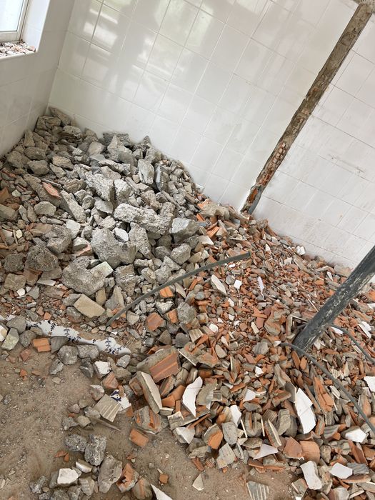 Pedra/entulho para oferecer FIÃES