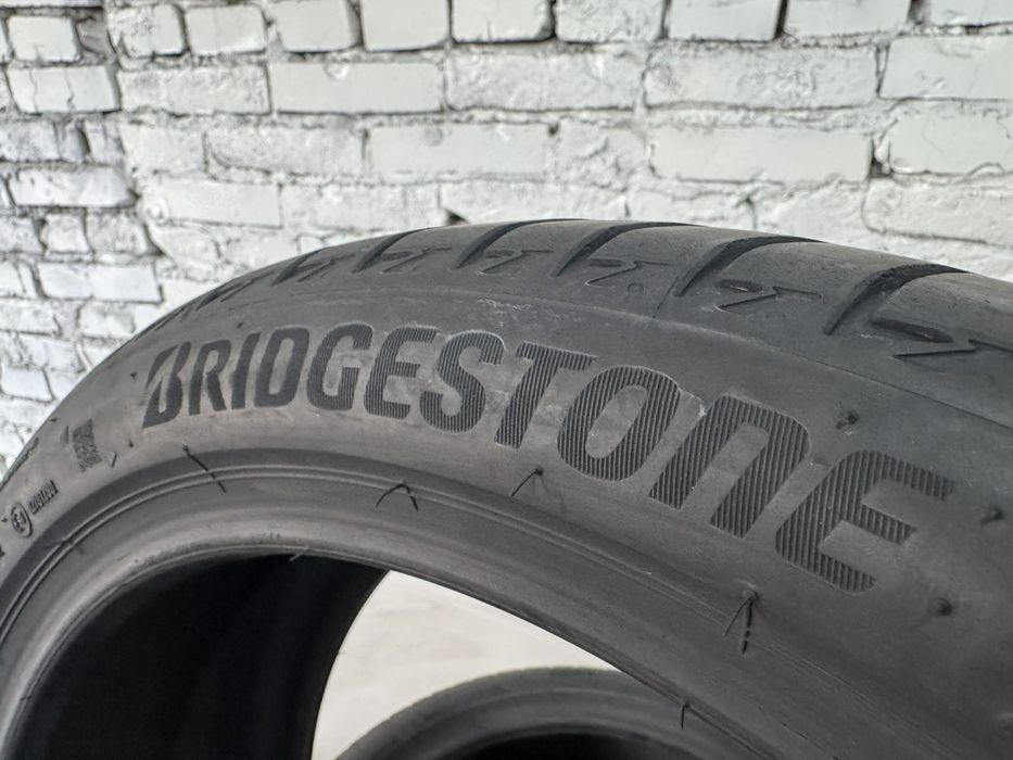 Зимові шини Bridgestone 225/40 R19
