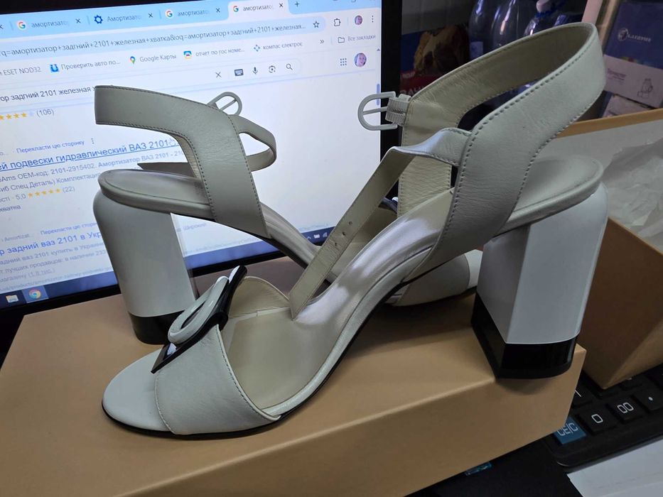 Продам босоножки  каблук 10-9 стелька 26 Iceberg Elisabetta Franchi