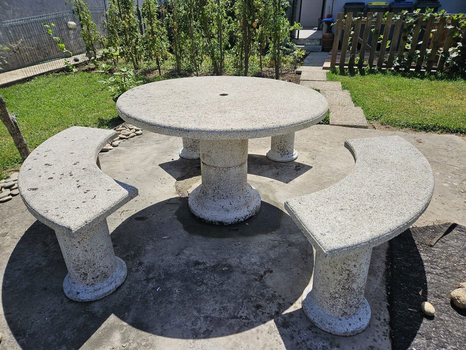 Mesa de Jardim Redonda em Pedra