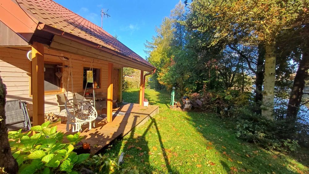 Domek na Kaszubach z balią/jacuzzi nad jeziorem bez sąsiadów.