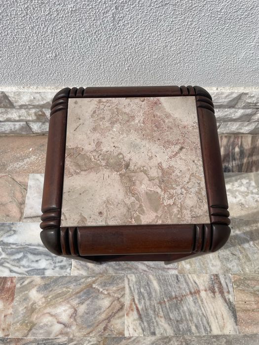 Mesa de apoio com pedra