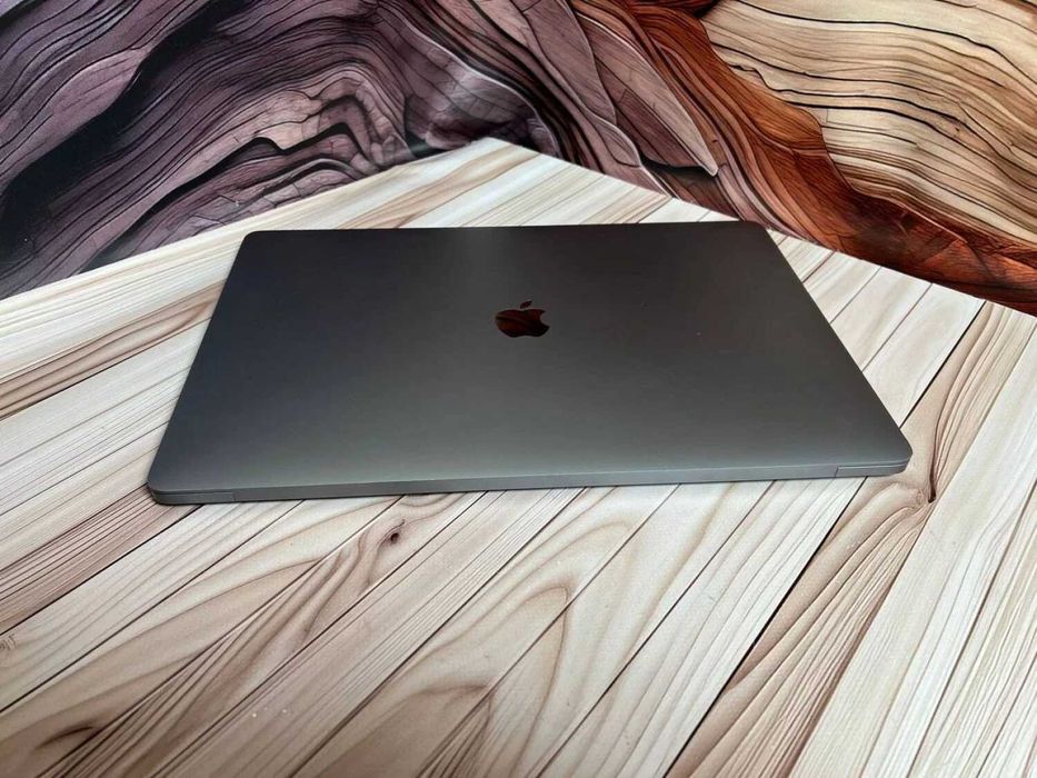 Ультрабук Apple MacBook Pro 16 2019 A2141 з екраном 16"