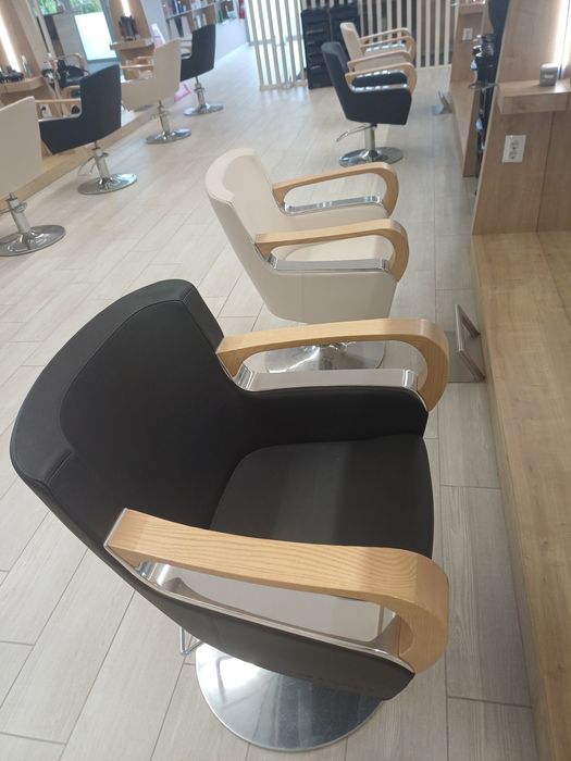Cadeiras de cabeleireiro.