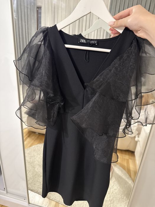 Чорна сукня Zara з об’ємними рукавами XS