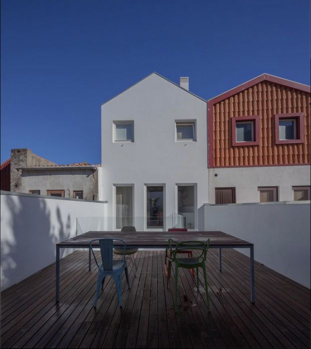 Janelas em Kambala Amarela - lacadas a branco