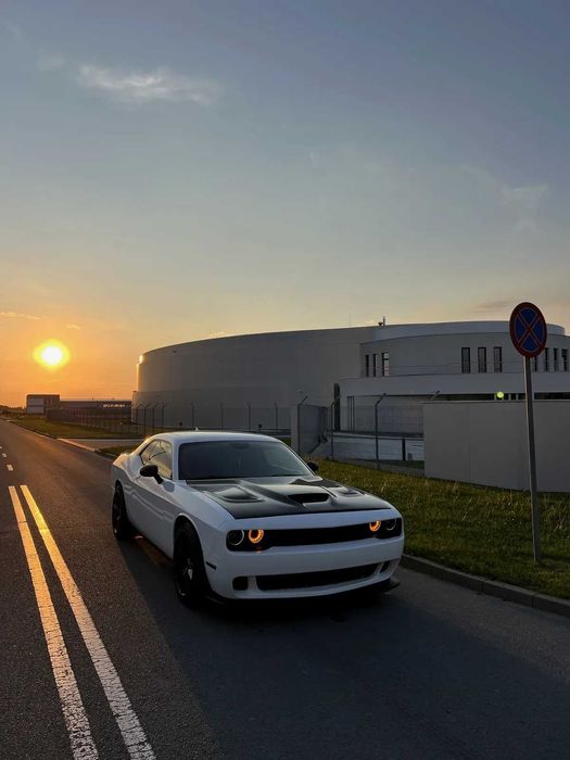 Wynajem Dodge Challenger 5.7 V8
