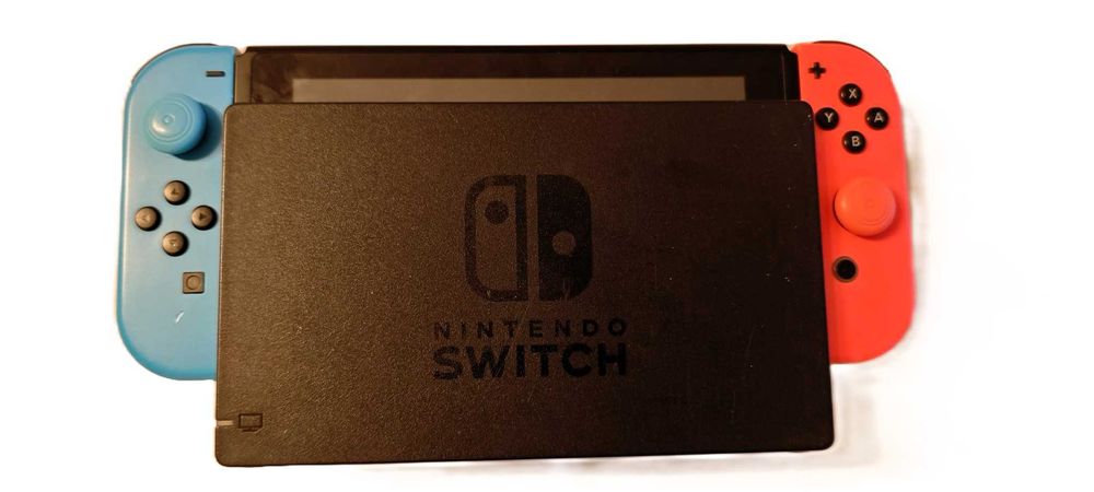 Nintendo Switch V2 Completa + MicroSD256GB + 2 Bolsas + NBA 2K24 - Kobe B Edition